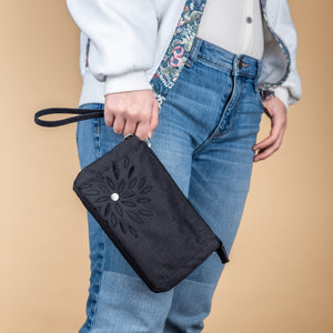 Stride Wristlet