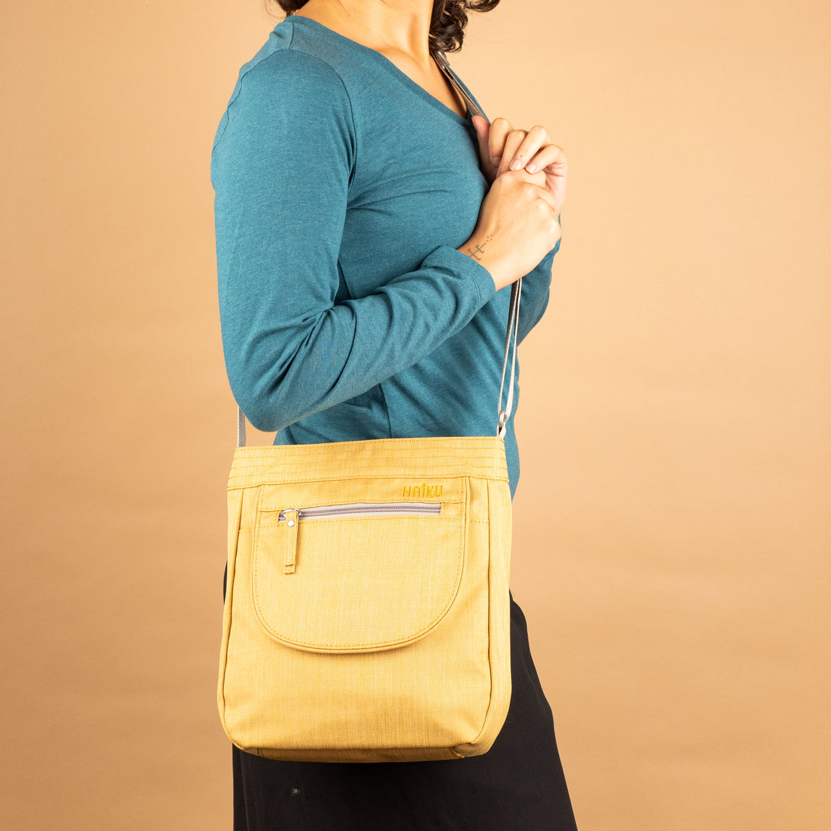 Haiku discount jaunt crossbody